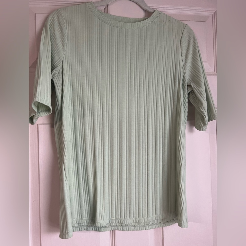 Nine West soft spun size medium light green short sleeve